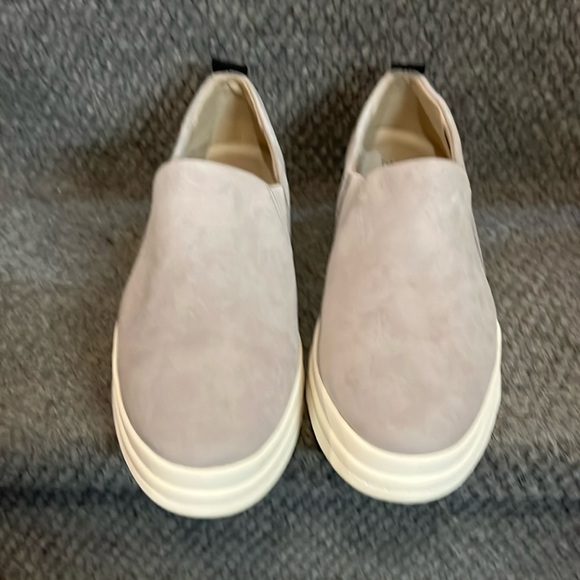 Naturalizer - Picture 1 of 4